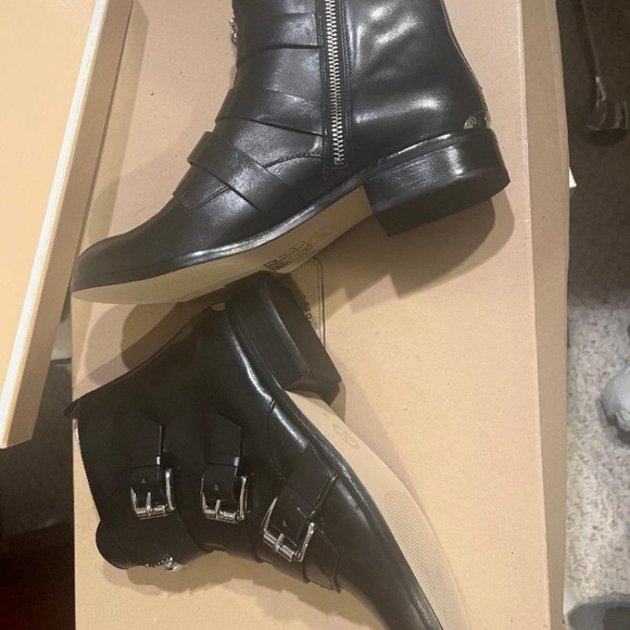 Michael Kors SALE! Brand New (NIB) Womans Leath Ankle Boots Buckls&Straps Sz 7&8 - Picture 4 of 9